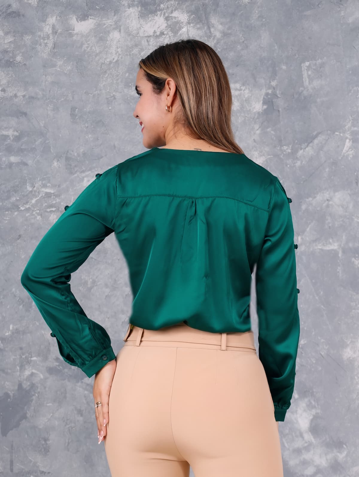 Blusa Sasha en seda satin -diseño moderno con mangas abiertas /talla s,m,l