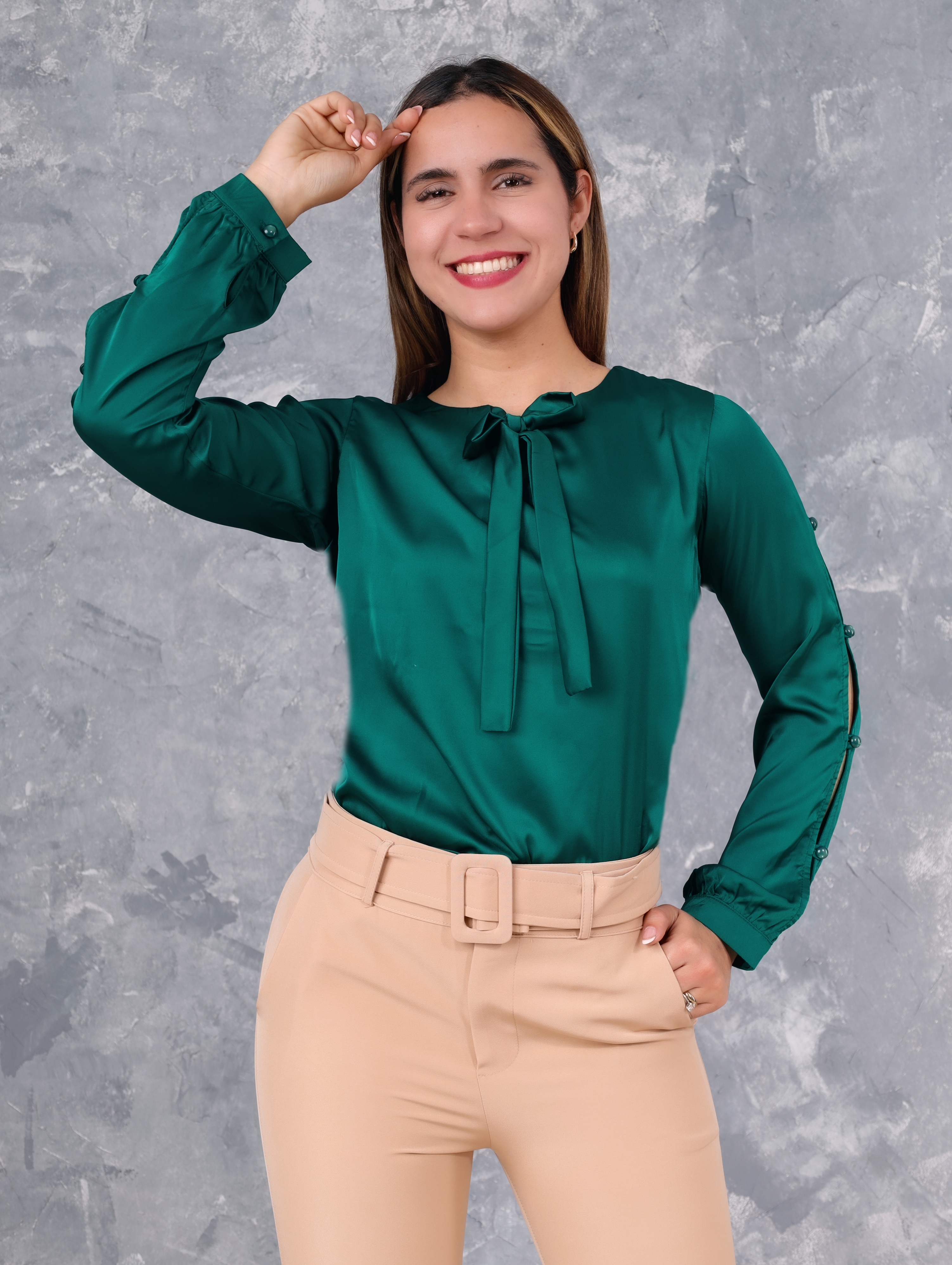 Blusa Sasha en seda satin -diseño moderno con mangas abiertas /talla s,m,l